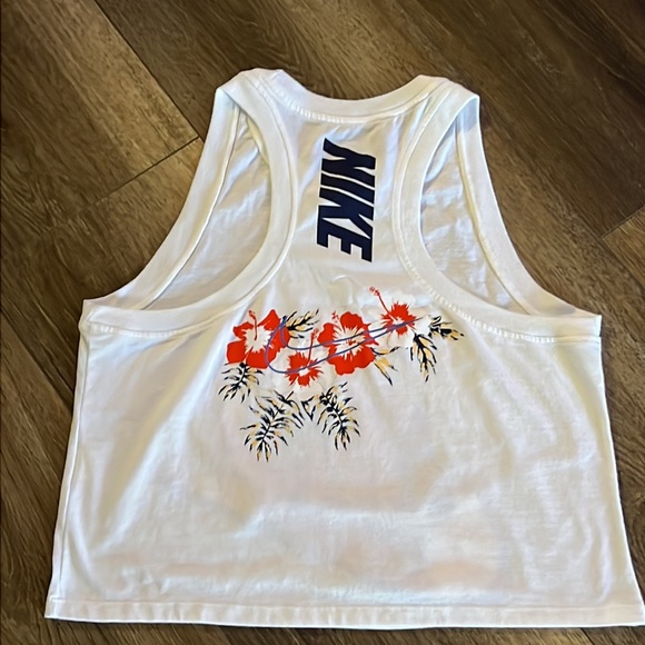 Nike tropical Leaf Tank Top🌺🌺 - Picture 3 of 6